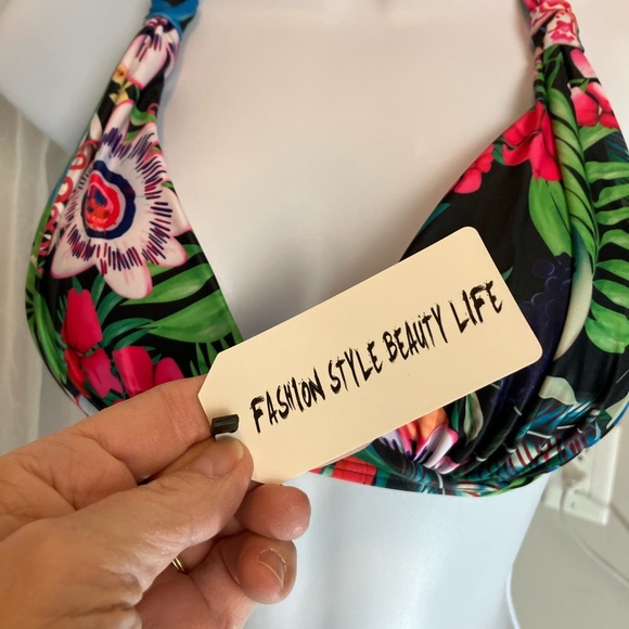 Bikini Swimsuit Size Large -2 Piece - Lattice Bottoms - Picture 9 of 10